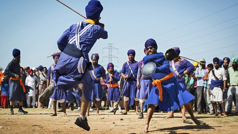 Индия, бой сикхов на мечах