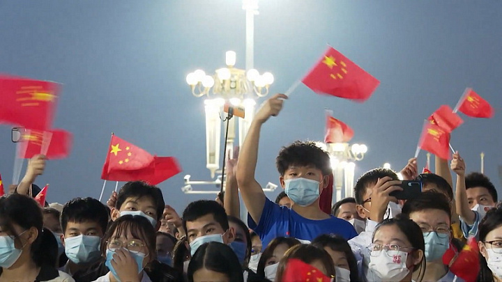 Праздничные церемонии и фейерверки, поздравление с орбиты и Big Data против бедности — Смотрите Китайскую панораму – 319