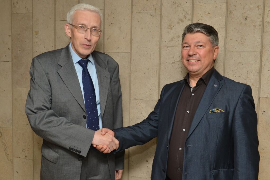 Porno rus onasi uni ogliga beradi